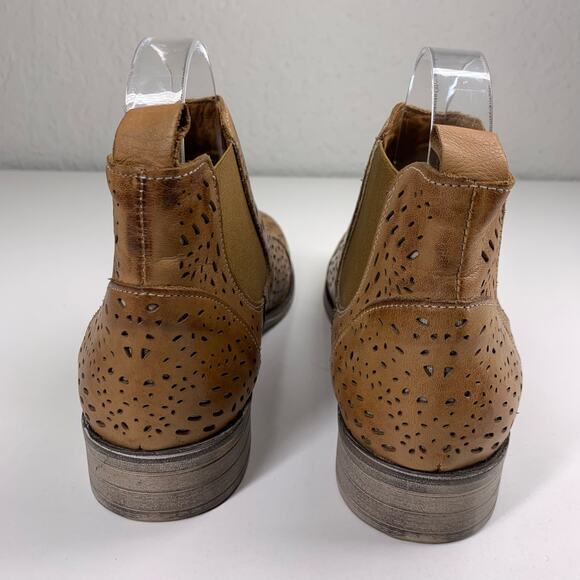 GARNET HILL Brown Leather‎ Laser-Cut Eyelet Chelsea Boots Size 8 - Picture 6 of 11